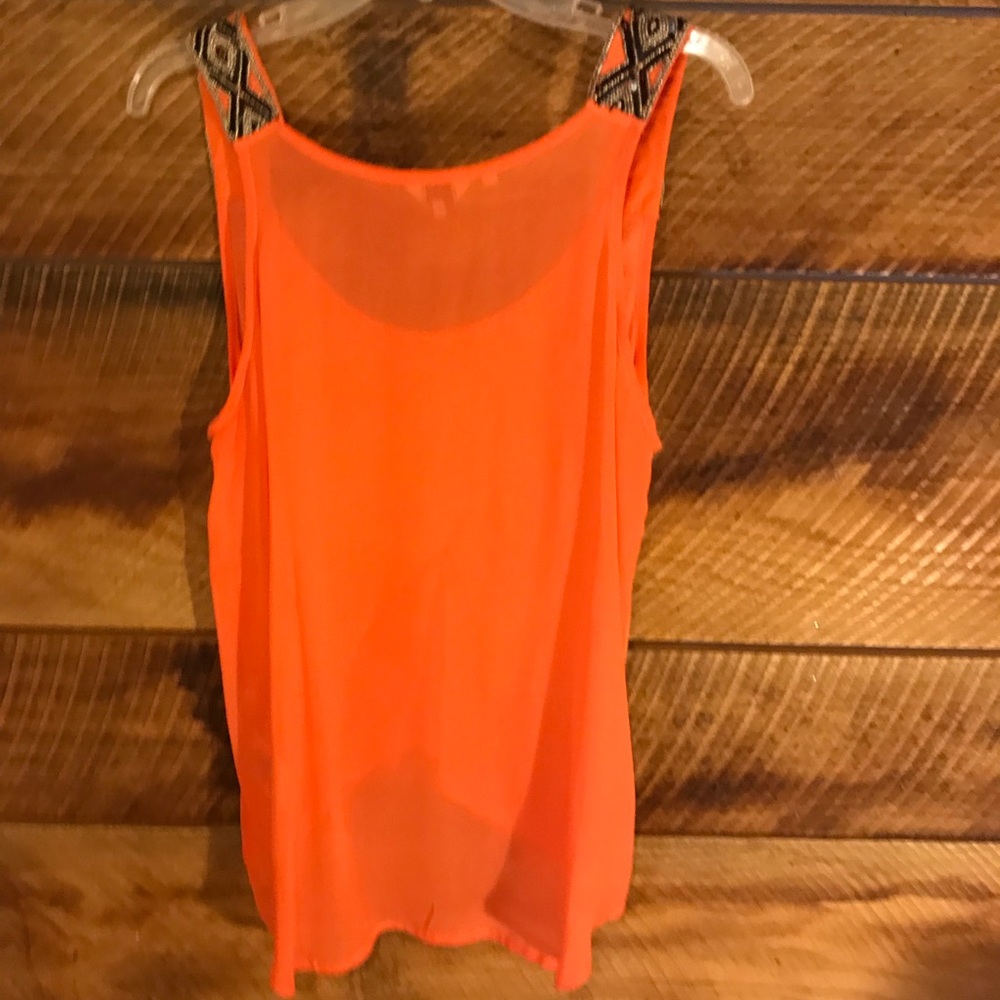 🔥Unique Guess tank with beautiful beading detail - Picture 5 of 6